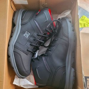 Bnib Mens size 7 DC Torstein Winter Boots